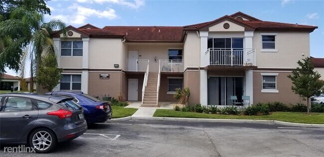1226 SW 113th Terrace in Pembroke Pines, FL - Foto de edificio - Building Photo
