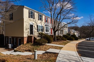 Greenhills Townhomes & Apartments in Damascus, MD - Foto de edificio - Building Photo