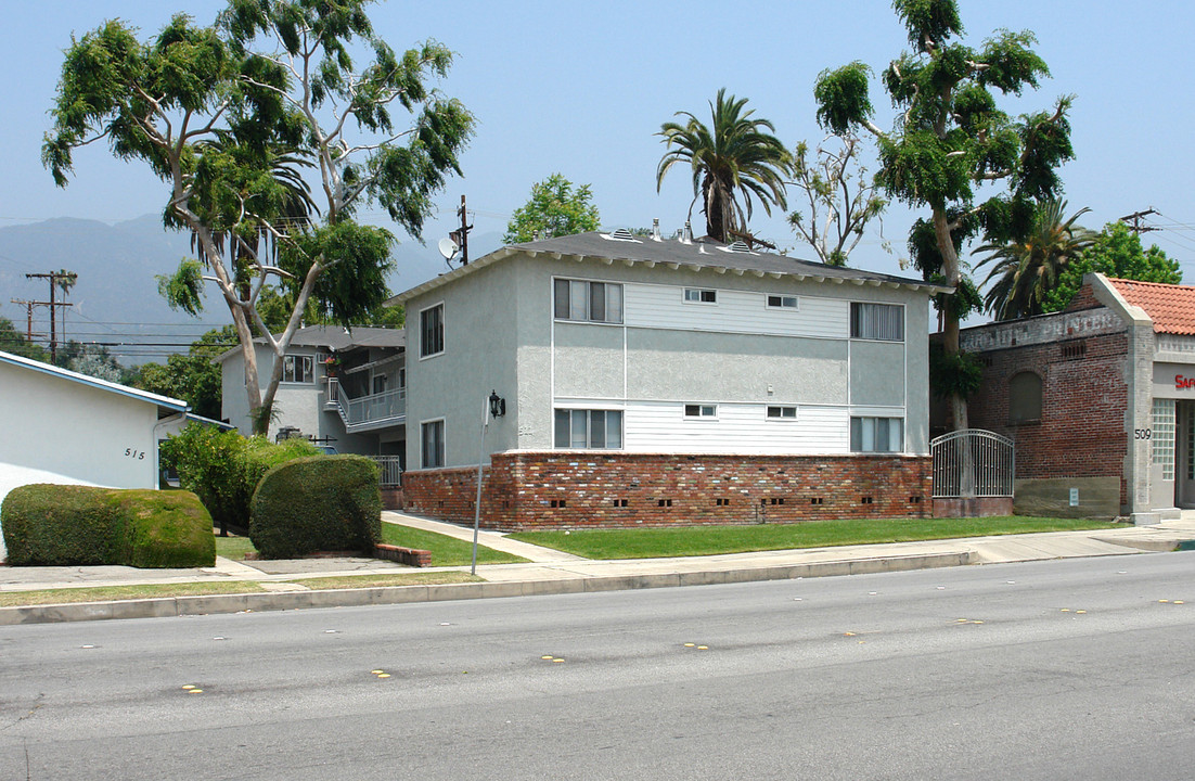 511 W Foothill Blvd in Monrovia, CA - Building Photo