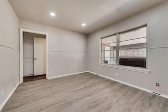 6748 Hialeah Dr in Dallas, TX - Building Photo - Building Photo