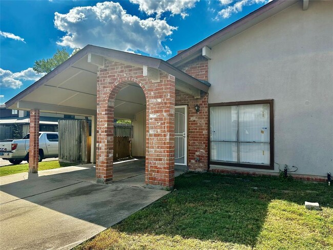 7824 Black Fin Ln in Houston, TX - Foto de edificio - Building Photo