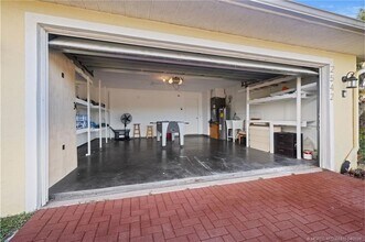 2542 SW Kensington St in Port St. Lucie, FL - Foto de edificio - Building Photo