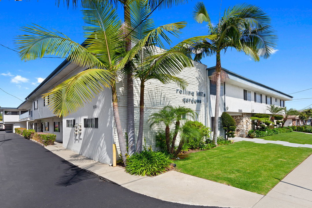 Rolling Hills Gardens in Lomita, CA - Foto de edificio