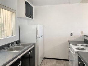 6675 Mission Gorge Rd-Unit -B114 in San Diego, CA - Building Photo - Building Photo