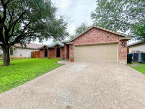 115 Grove Ave in Laredo, TX - Building Photo - Building Photo