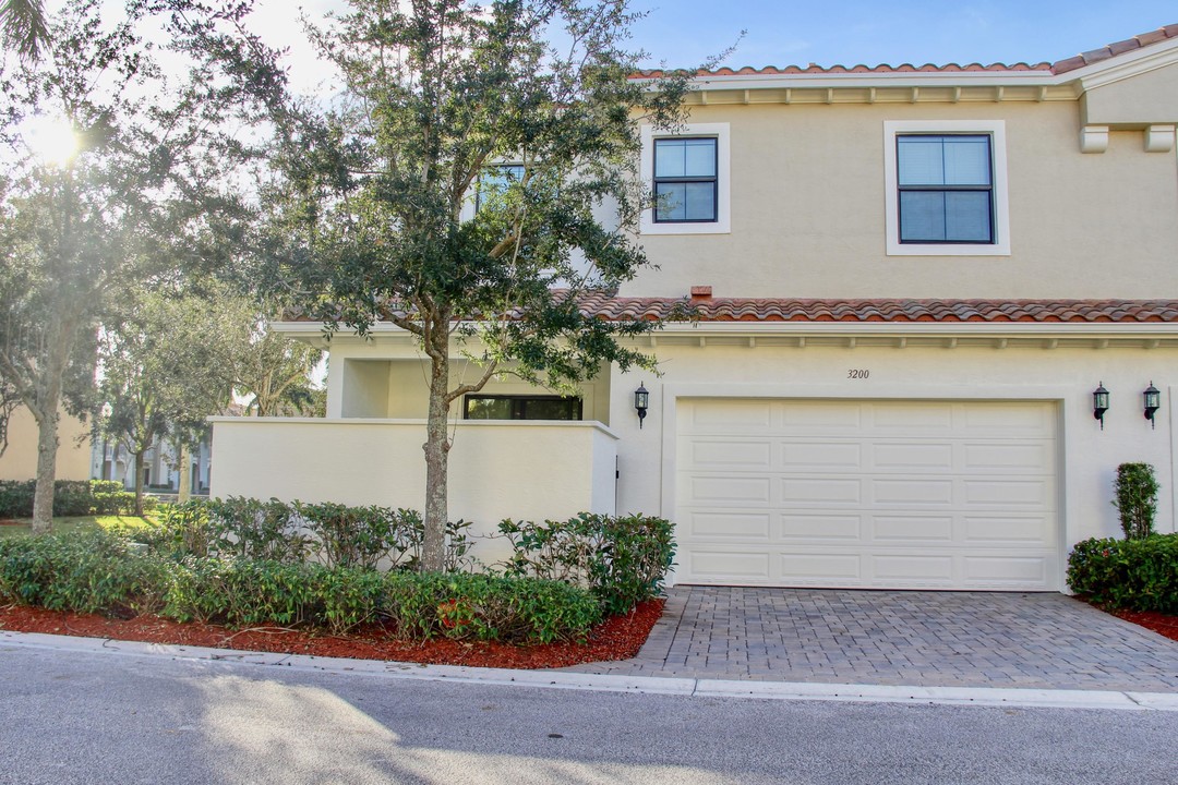 3200 NW 125th Way-Unit -7002 in Sunrise, FL - Building Photo