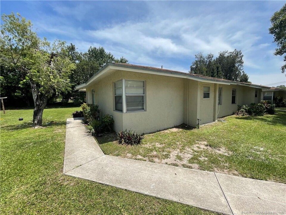 304 S 14th St in Fort Pierce, FL - Building Photo