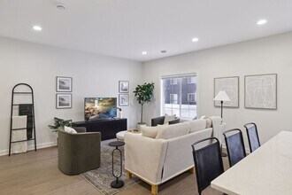 814 Dailey Pl in River Falls, WI - Foto de edificio - Building Photo