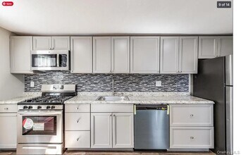 20 Cormack Ct in Babylon, NY - Building Photo - Building Photo