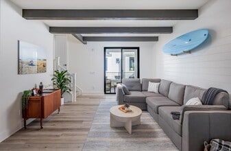 1403 Anacona Pl in Encinitas, CA - Foto de edificio - Building Photo