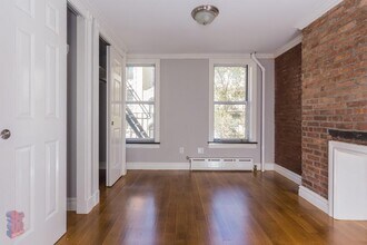 118 E 7th St in New York, NY - Building Photo - Building Photo