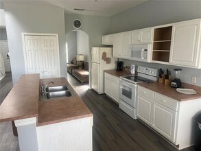 1202 Cumbrian Lakes Ct in Kissimmee, FL - Building Photo - Building Photo