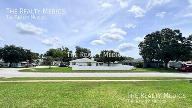 3769 Grove View Ln in Port Orange, FL - Foto de edificio - Building Photo