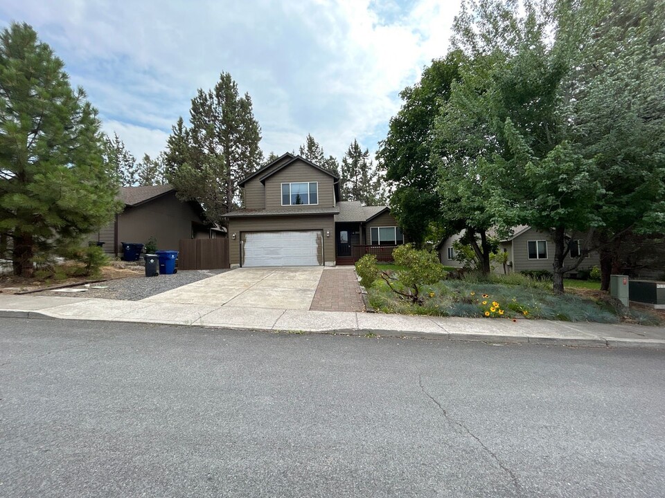 231 Summer Lake Pl in Bend, OR - Building Photo