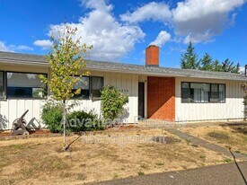 5230 NE Laurel Dr in Adair Village, OR - Building Photo