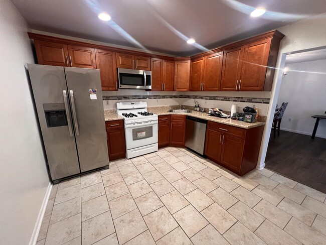 11 Juniper St in Jersey City, NJ - Building Photo - Building Photo