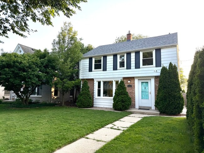 property at 5577 N Kent Ave