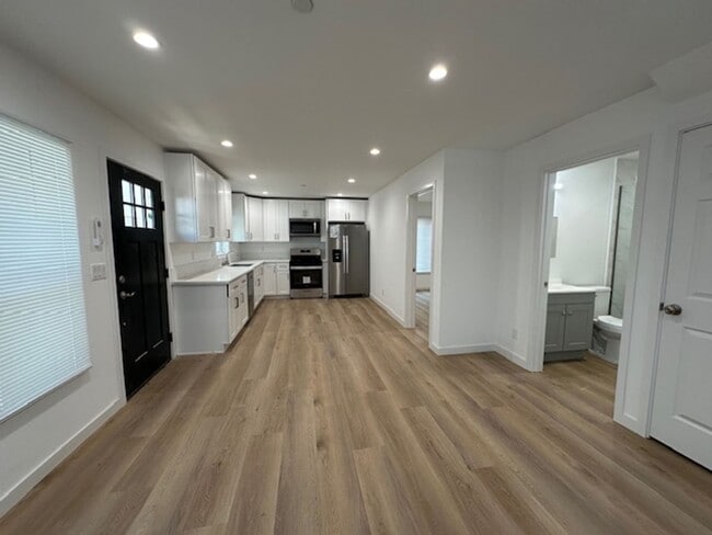 19436 Keswick St in Los Angeles, CA - Building Photo - Building Photo
