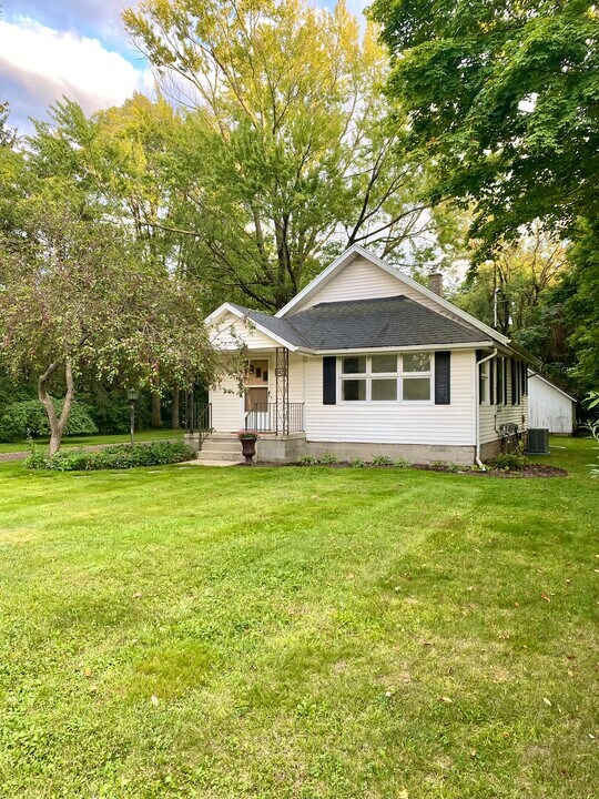 3425 W Milham Ave in Portage, MI - Building Photo