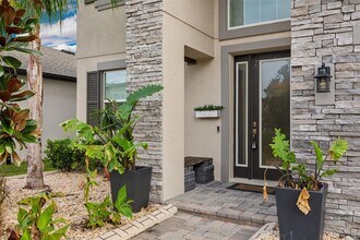 10319 Stallion Flds Wy in Tampa, FL - Building Photo - Building Photo