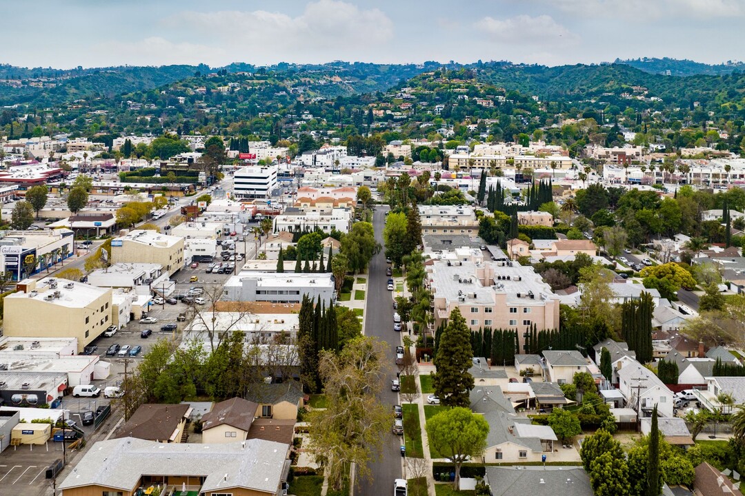 4524 Vista Del Monte Ave in Sherman Oaks, CA - Foto de edificio