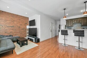 168 F St in Boston, MA - Building Photo - Building Photo