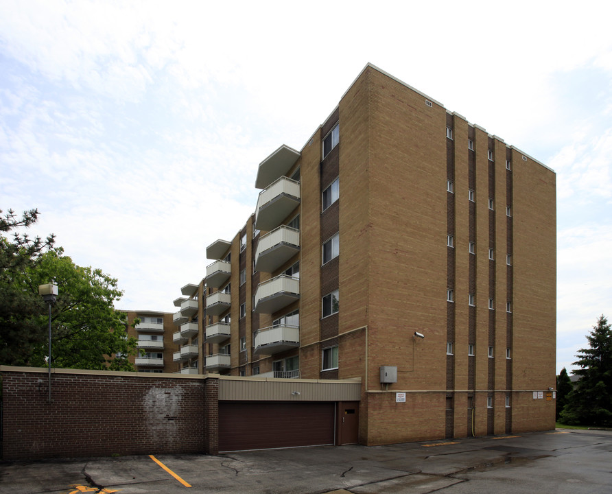 Quovadis Apartments in Toronto, ON - Building Photo