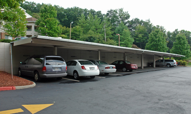 Holiday Elm Park Estates in Roanoke, VA - Building Photo - Building Photo