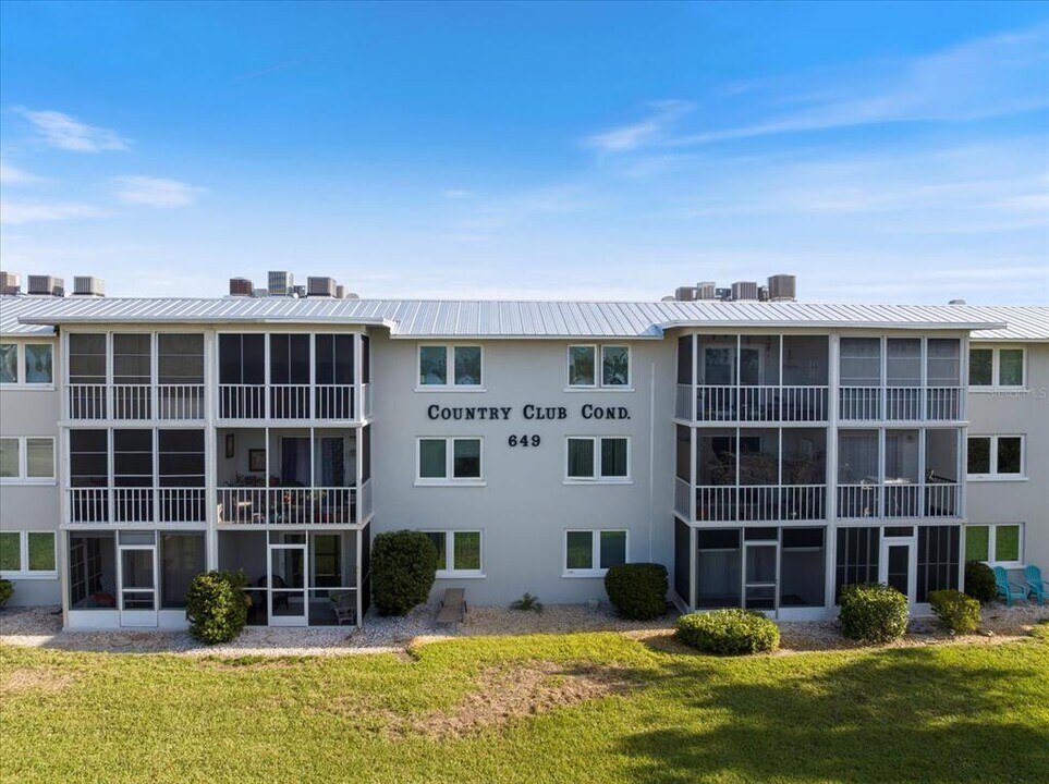 649 S Tamiami Trl in Venice, FL - Foto de edificio