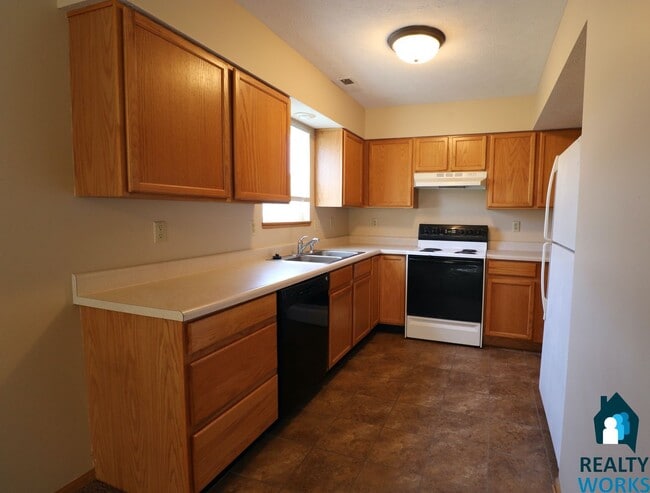2201 W Todd Ln in Lincoln, NE - Foto de edificio - Building Photo