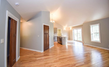 1255 Westwood Dr in Grafton, WI - Building Photo - Building Photo
