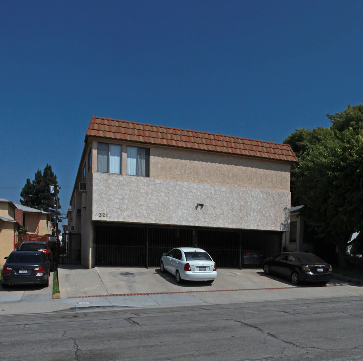 321 E Elmwood Ave in Burbank, CA - Building Photo