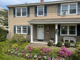 141 Flora Blvd in Fairfield, CT - Building Photo