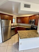 8363 Lake Dr in Doral, FL - Building Photo - Building Photo