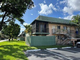 1807 Fairview Villas Dr in West Palm Beach, FL - Building Photo