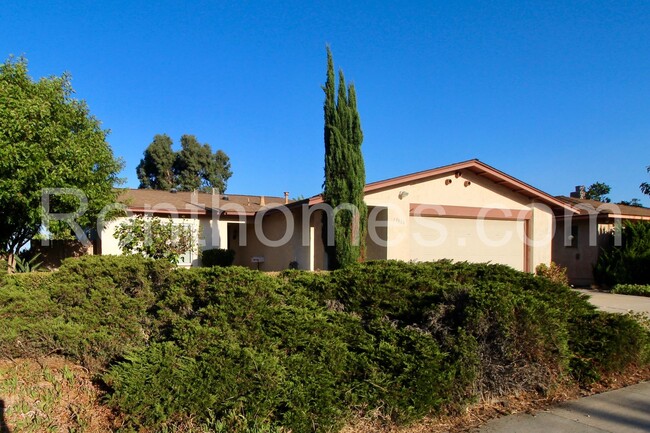 13004 Via Del Valedor in San Diego, CA - Building Photo - Building Photo