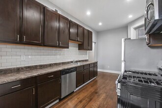 908 W Montrose Ave in Chicago, IL - Building Photo - Building Photo