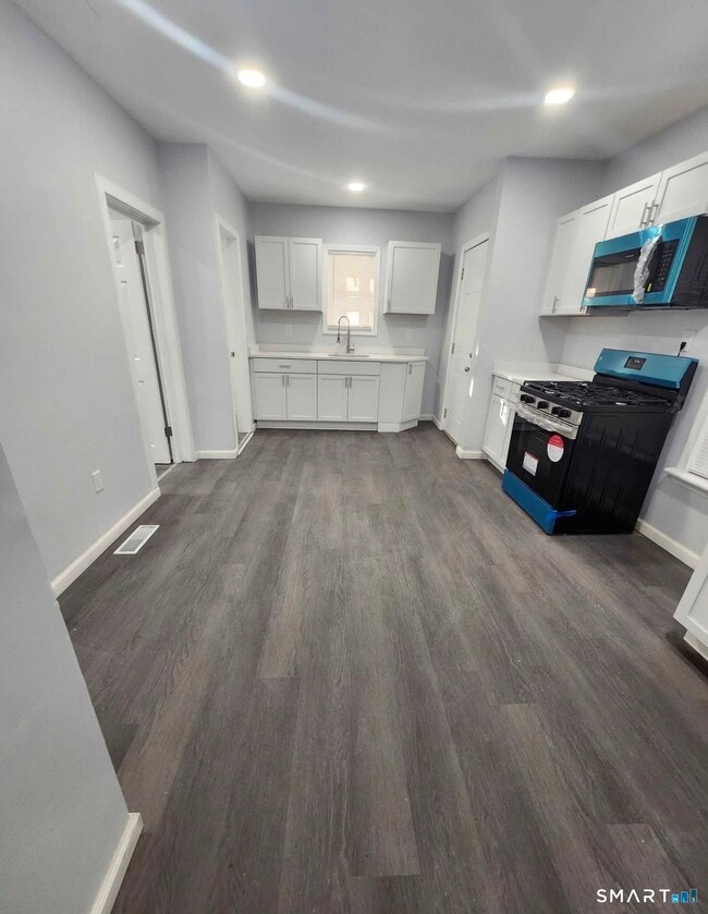 1857 Central Ave in Bridgeport, CT - Building Photo - Building Photo