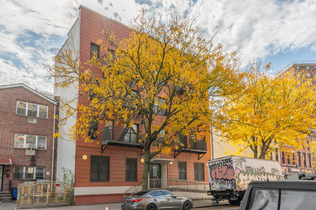 970 De Kalb Ave in Brooklyn, NY - Foto de edificio - Building Photo