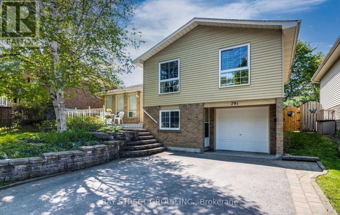 791 Sunnypoint Dr in Newmarket, ON - Building Photo