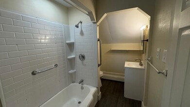 61 Chestnut St in Rochester, NH - Building Photo - Building Photo