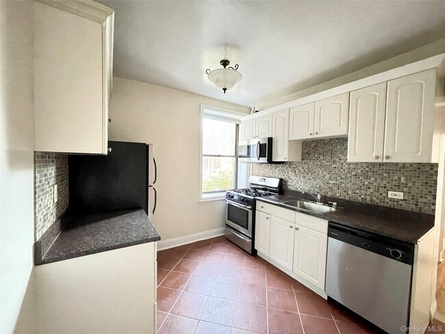 321 Larchmont Acres in Larchmont, NY - Building Photo - Building Photo