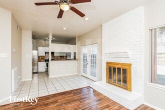 7901 Tulane Dr in Rowlett, TX - Foto de edificio - Building Photo