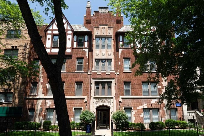 property at 659 W Wrightwood Ave