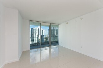 92 SW 3rd St, Unit 4612 in Miami, FL - Foto de edificio - Building Photo
