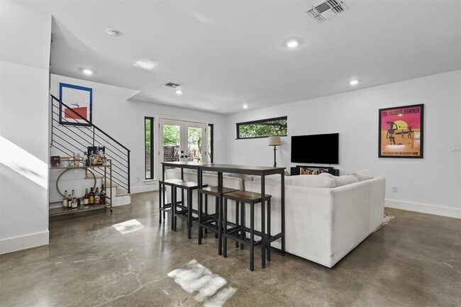 property at 3206 Larry Ln