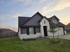 3555 Crestfield Ln in Beaumont, TX - Building Photo - Building Photo