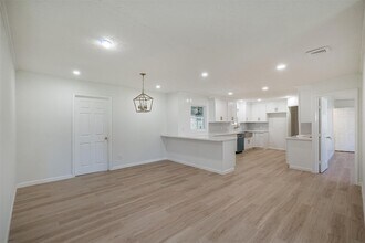 9419 Campbell Rd in Houston, TX - Foto de edificio - Building Photo