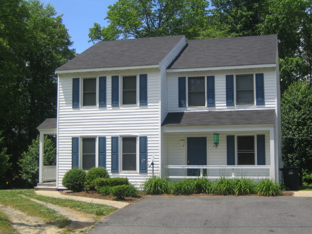 Fox Hill Townhomes in Kilmarnock, VA - Foto de edificio - Building Photo