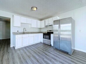 8405 N Semmes St in Tampa, FL - Building Photo - Building Photo